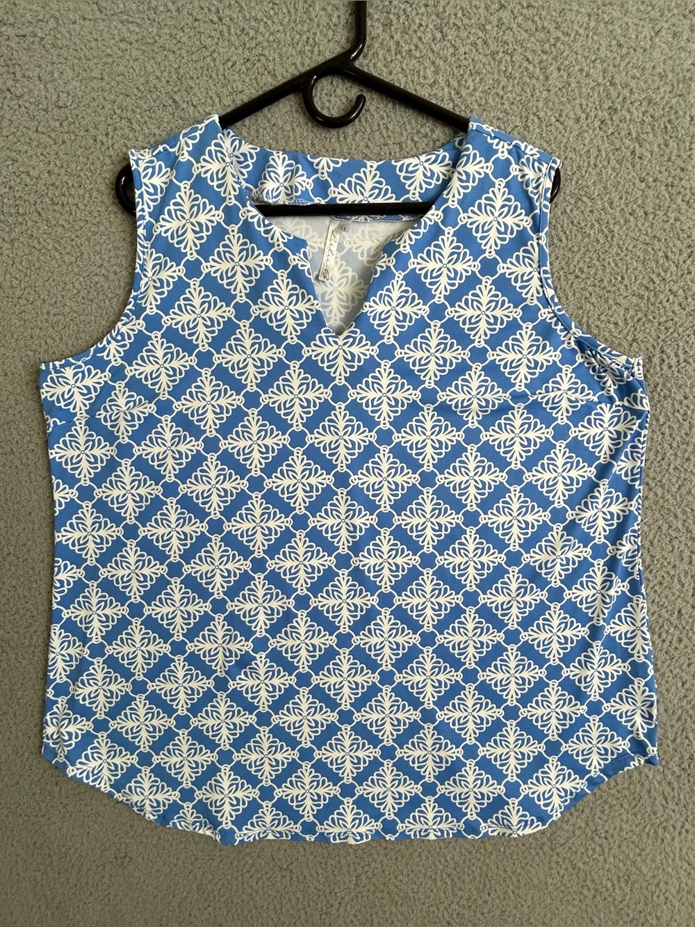 Lulu-B women’s sleeveless blouse blue and white size 1X